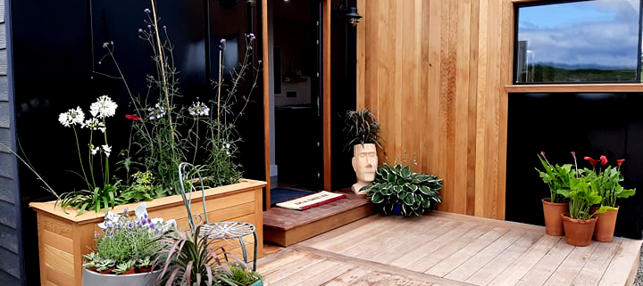 Big Man Tiny Homes – Cork, Ireland – Photo of modular home entrance area