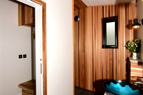 Big Man Tiny Homes – Cork, Ireland – Photo of modular home bathroom